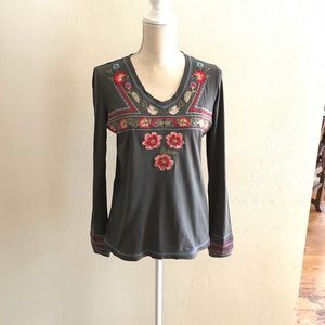 SUNDANCE CATALOG LONG SLEEVE EMBROIDERED T-SHIRT🌹